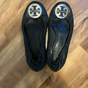 Tory Burch Reva flat in black- size 7